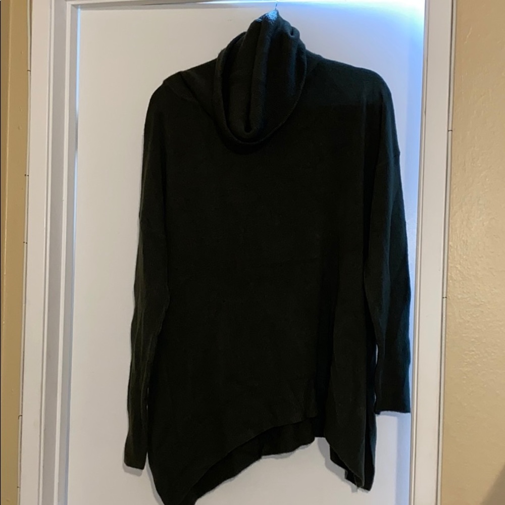 ⭐️ NWT ⭐️ Sweet Romeo Green Turtleneck Tunic - M
